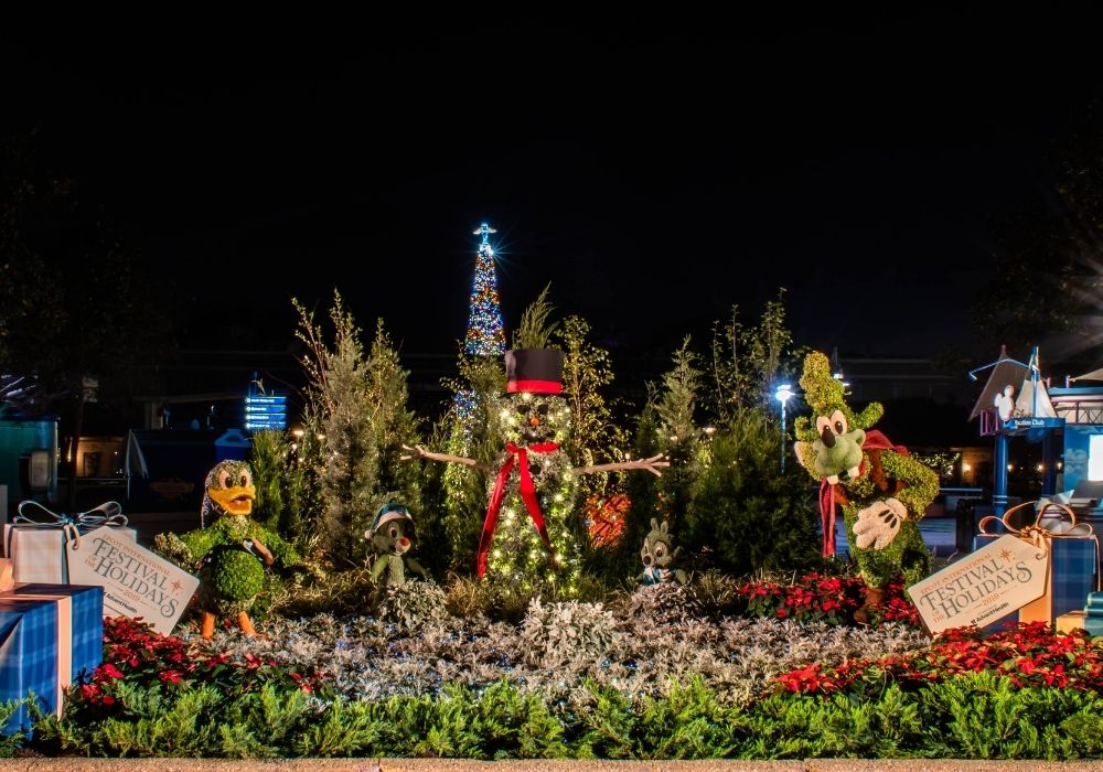Donald and Goofy topiaries at Epcot in Disney World for the Festival of the Holidays