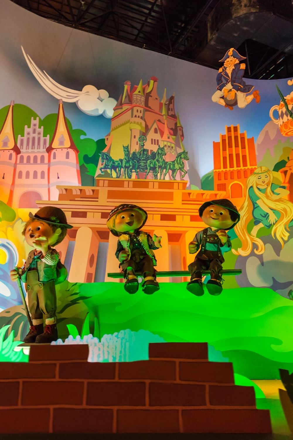 dolls inside It's a Small World ride at Magic Kingdom