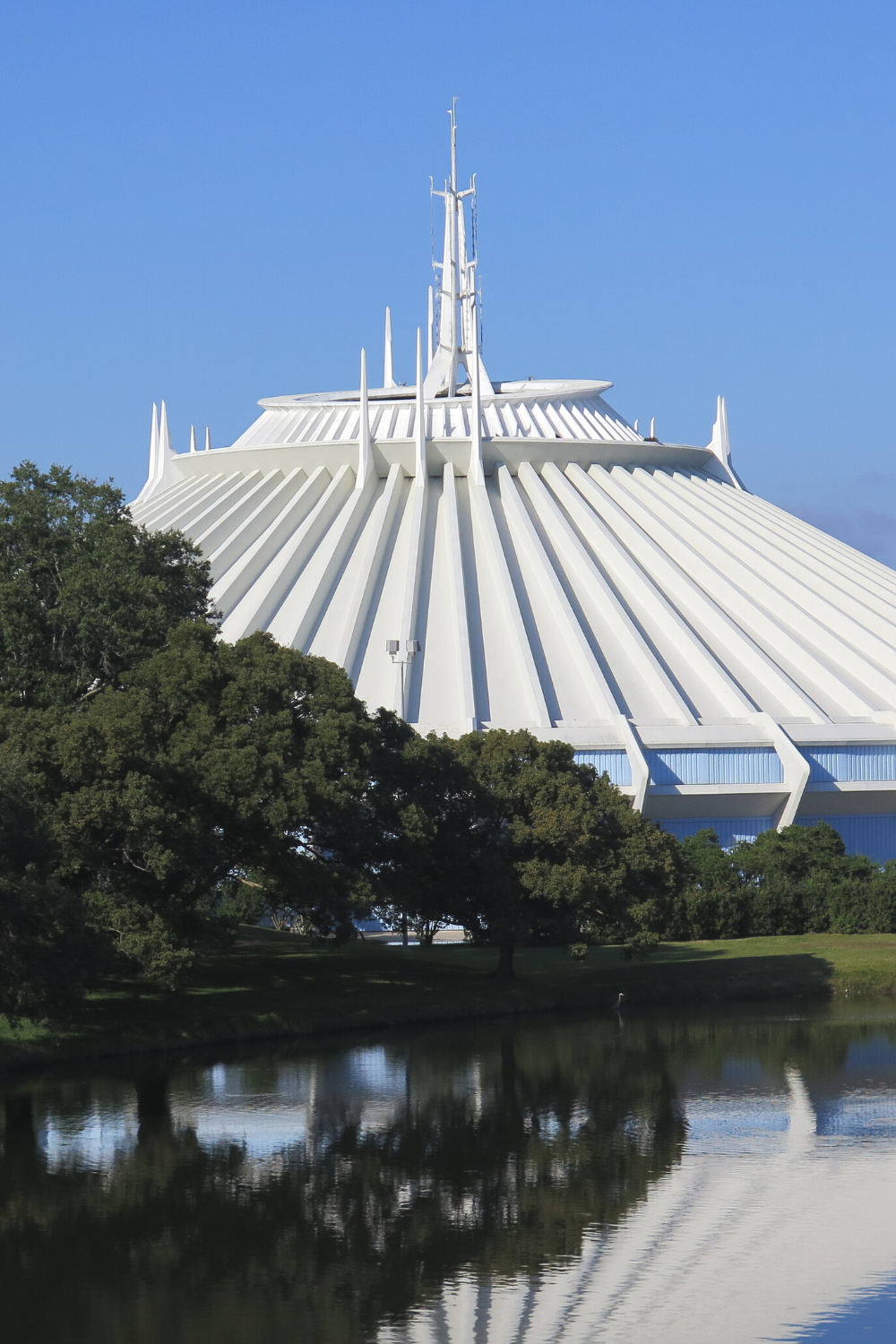 space mountain in magic kingdom at disney world