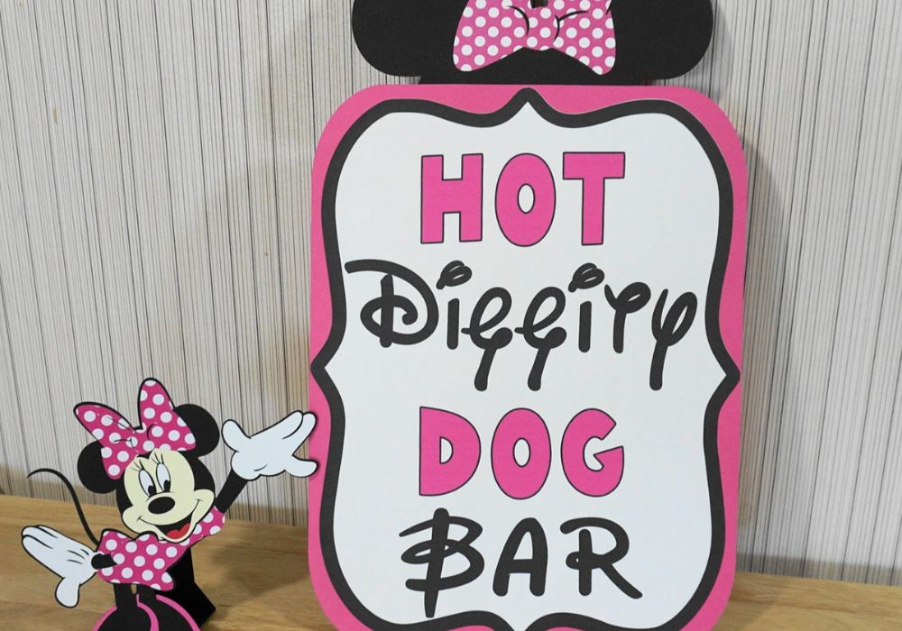 hot diggity dog sign for a minnie mouse birthday party