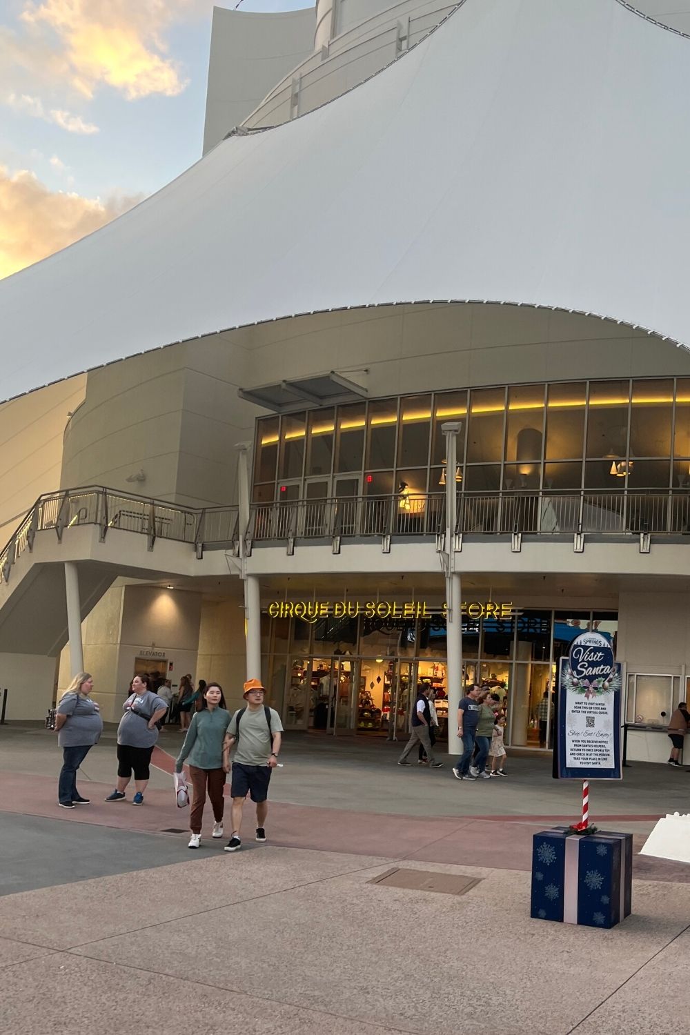 the Cirque du Soleil store outside the Cirque du Soleil theater
