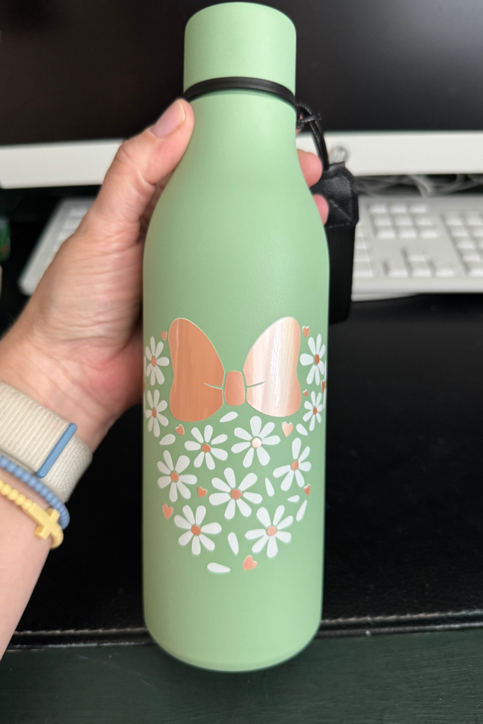 picture of vinyl minnie mouse on water bottle